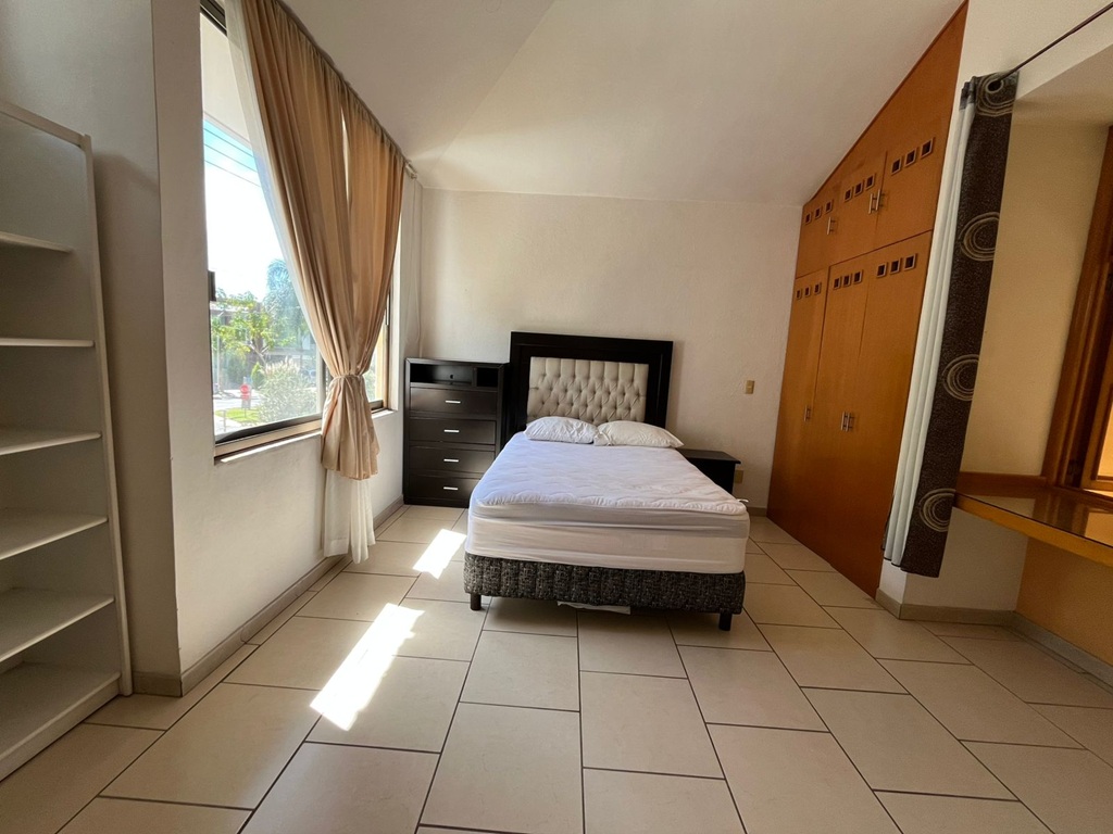 Casa en renta amueblada en Jardín Real imagen