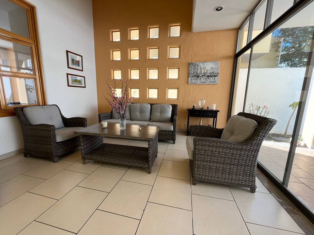 Casa en renta amueblada en Jardín Real imagen